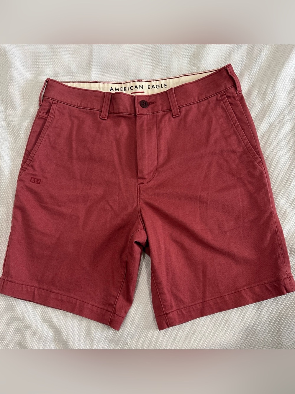NWT American Eagle Men's 30 Slim Fit Workwear Above the Knee Flex Maroon Shorts